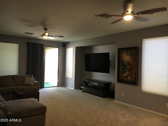 Foto del edificio - 41030 N Iron Horse Way