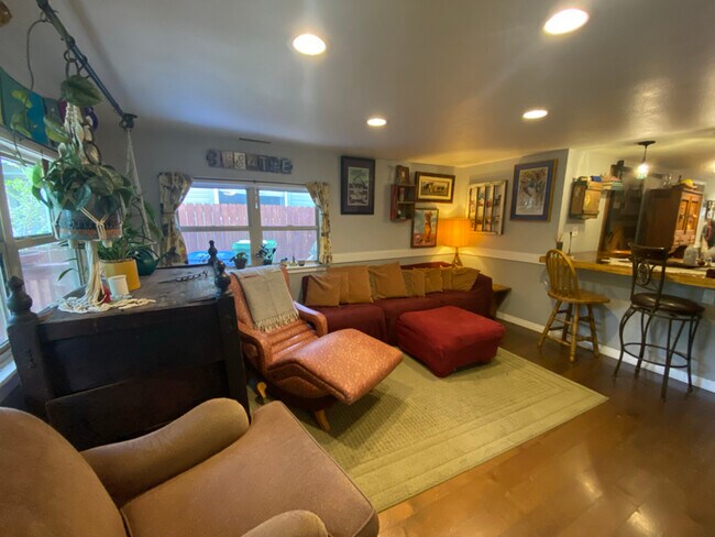 Foto del edificio - 417 N Loomis Ave