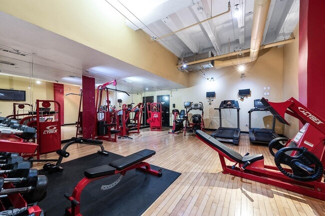 Building Photo - 705 Main St