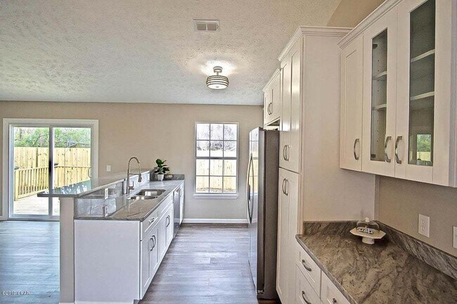 Foto del edificio - Charming 4-Bedroom Home in Panama City with 2 Full Bathrooms and 1325 Sq Ft."