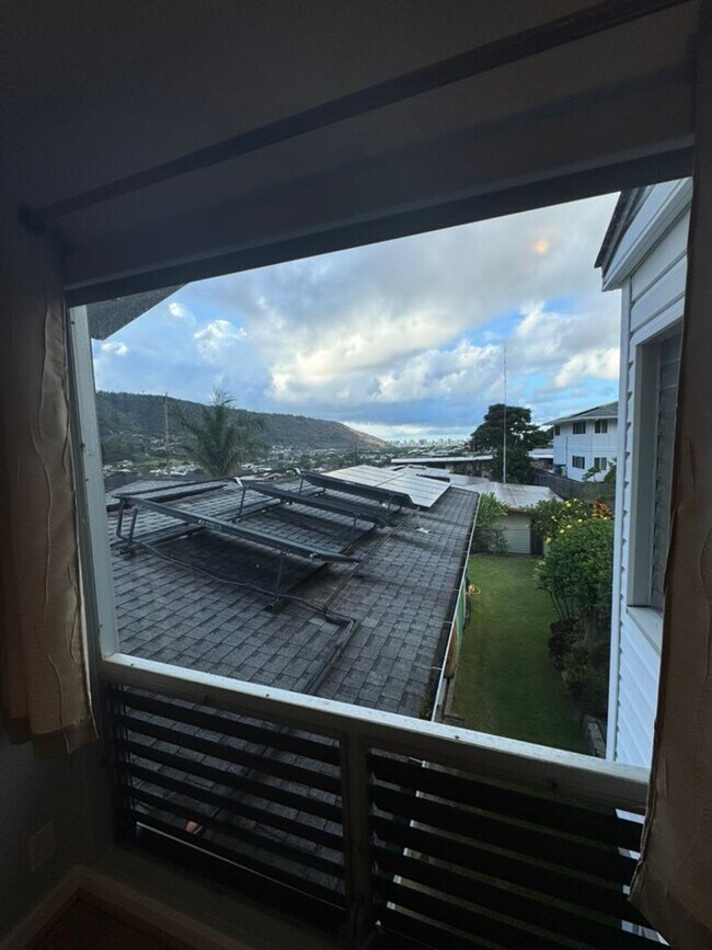 Foto del edificio - Bright & Spacious 3-Bedroom Home in Peacef...