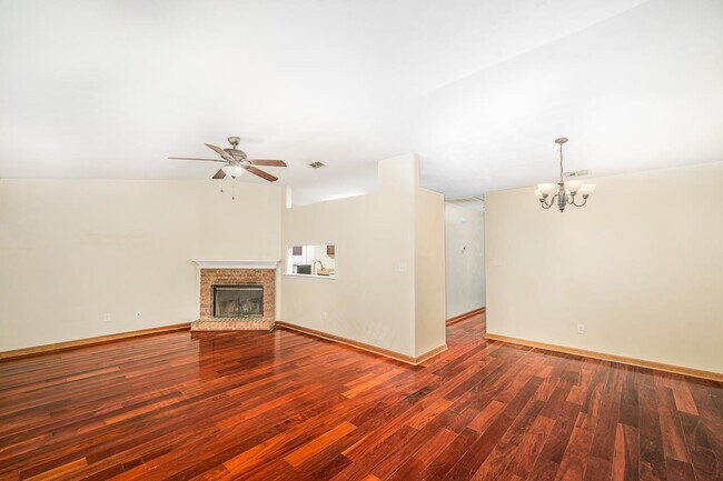 Foto del edificio - 249 Whetherbine Way E
