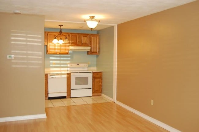 Building Photo - 2060 Mineral Spring Ave