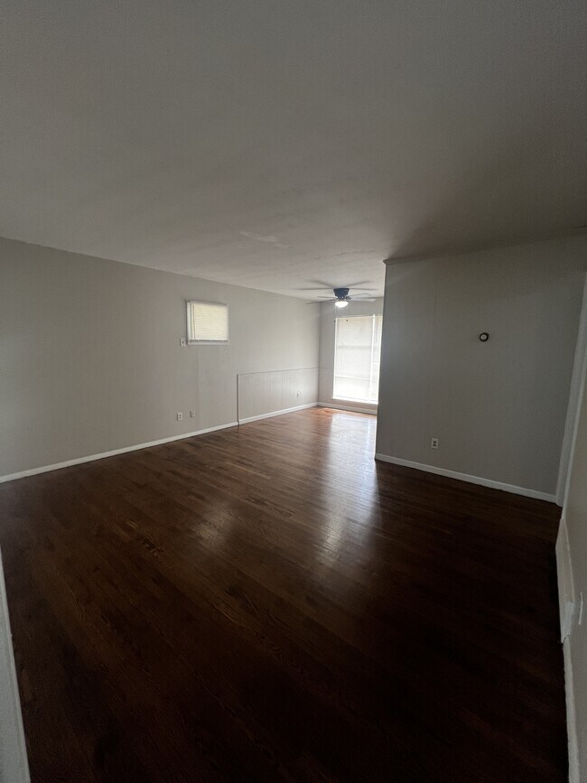 Foto del edificio - 1023 N Mendenhall Rd