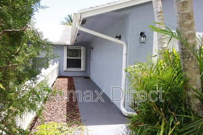 Foto del edificio - 134 Sparrow Dr
