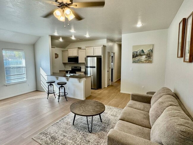 Building Photo - New Modern 2BR/2BA Duplex | Fully Furnished | Pet-Friendly