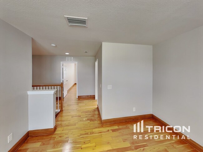 Building Photo - 9228 Mountain Magnolia Dr