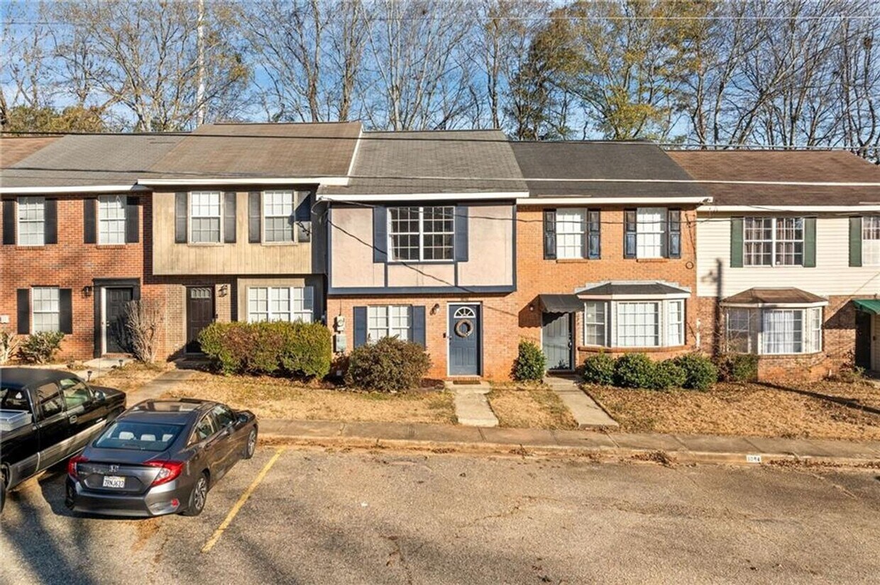 Primary Photo - 1096 Chinook St