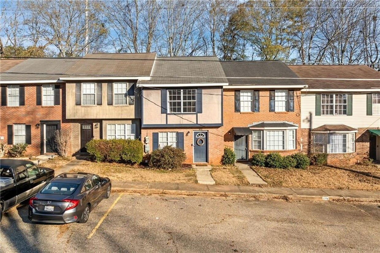 Photo - 1096 Chinook Street