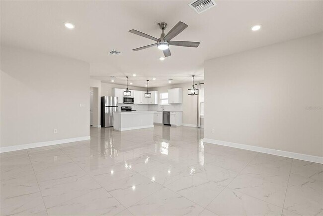 Building Photo - 9256 Royal River Cir