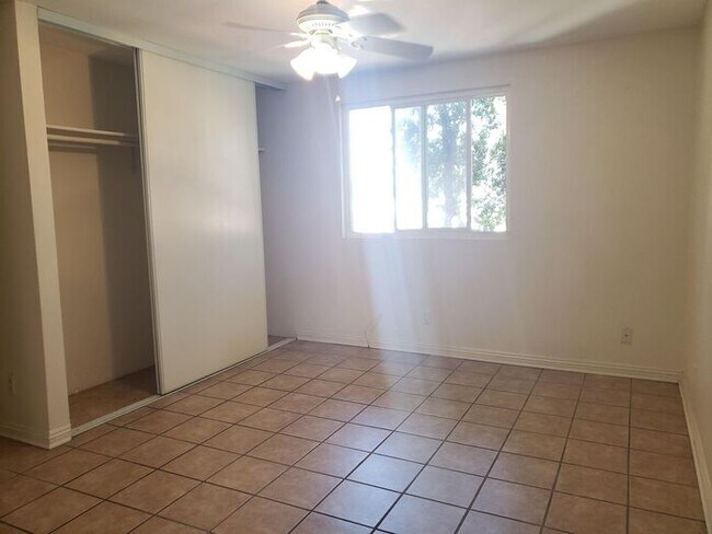 Foto del edificio - Lincoln Park Condo with Easy Freeway Access