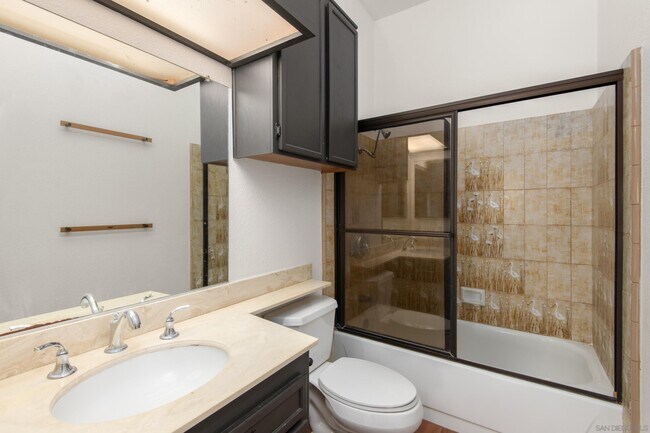 Foto del edificio - 8310 Regents Rd