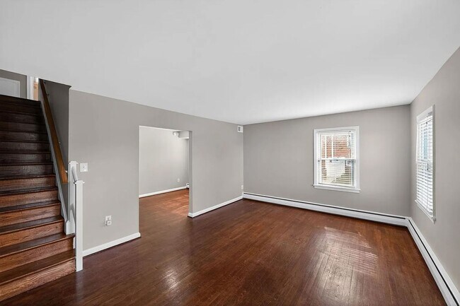 Foto del edificio - Spacious Townhome with driveway