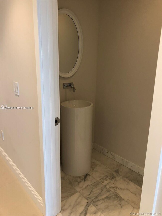 Foto del edificio - 10203 Collins Ave