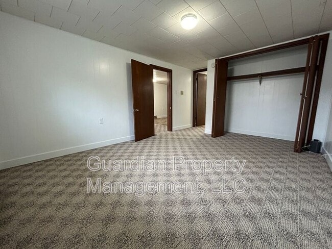 Building Photo - 1001 N Buchanan St