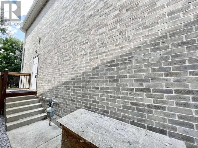 Building Photo - 90 Crowther Dr