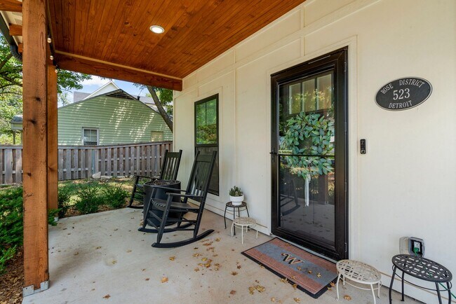 Foto del edificio - Modern Rose District Bungalow with Premium Finishes