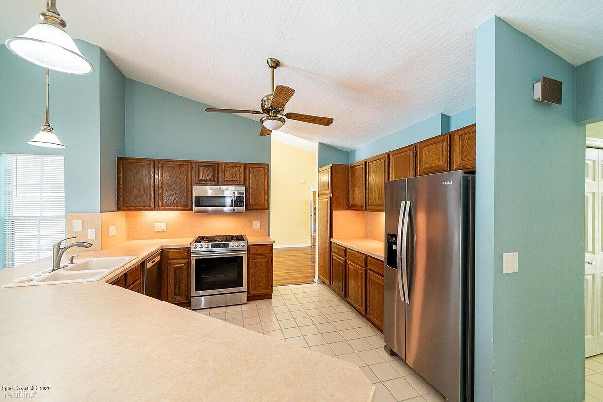 Foto principal - 3 br, 2 bath House - 1212 Silver Lake Dr