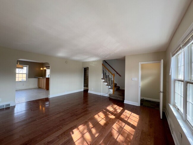 Foto del edificio - Charming 3 Bedroom/1 Bathroom Townhome with In-Unit Laundry in Parkville, MD!