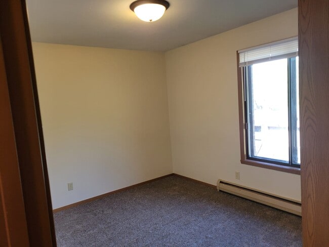 Building Photo - 693 Evans St