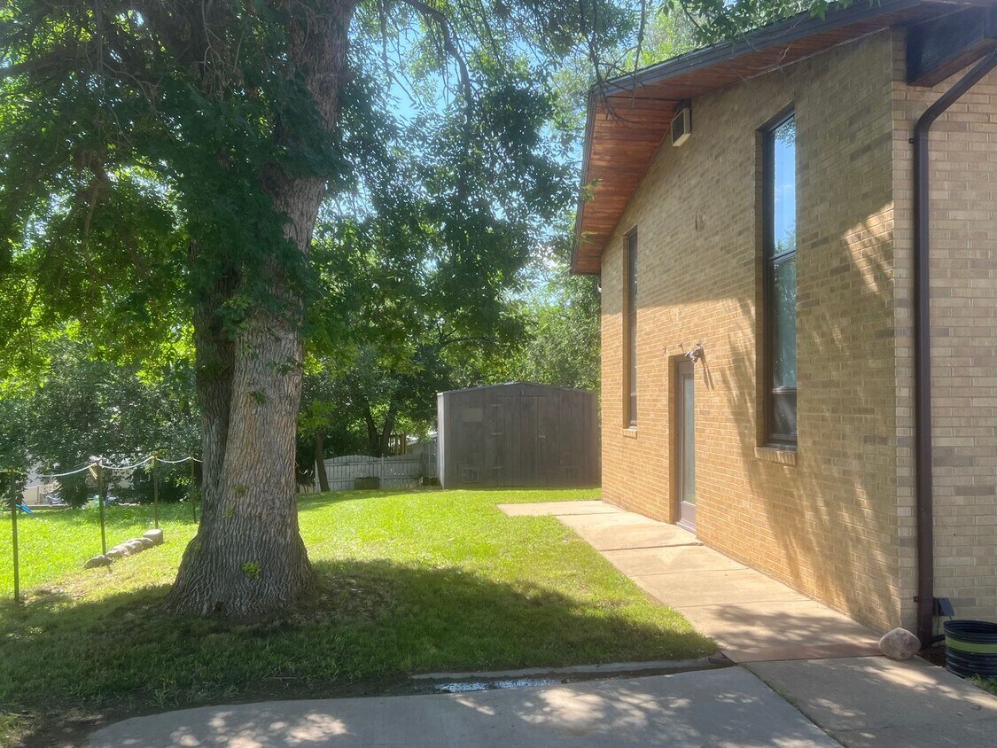 Foto del edificio - 967 Pleasant Ln