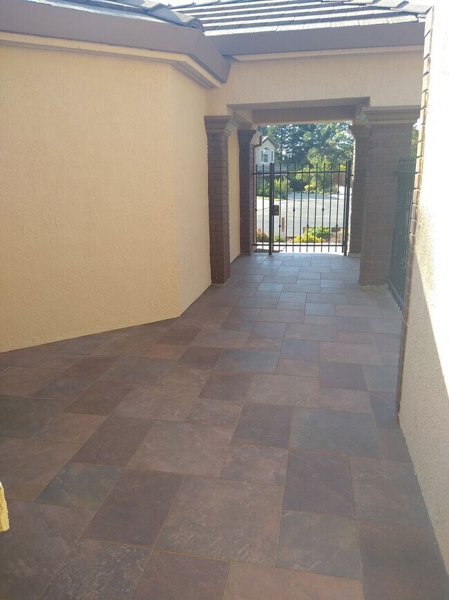 Building Photo - 4 br, 2 bath House - 109 DEMURRAGE WAY