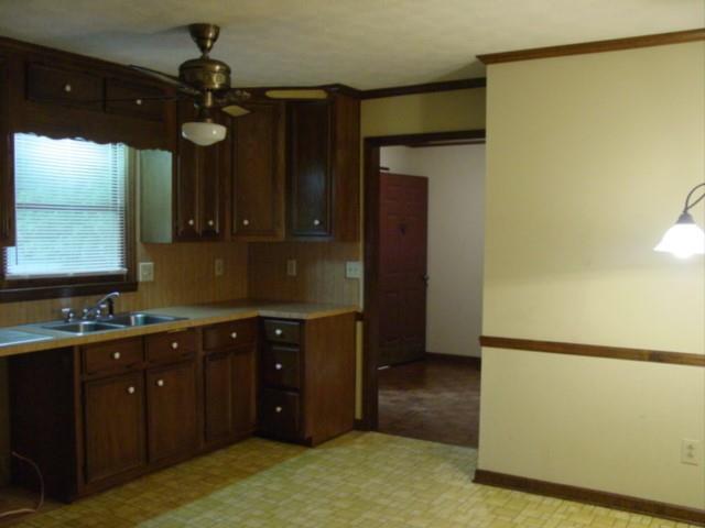 Foto del edificio - 220 Lantern Ridge Ct