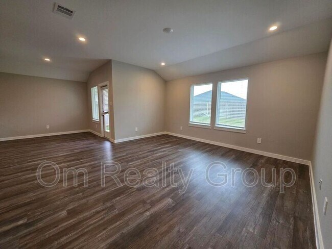 Building Photo - 1131 Hughes Crossing Dr