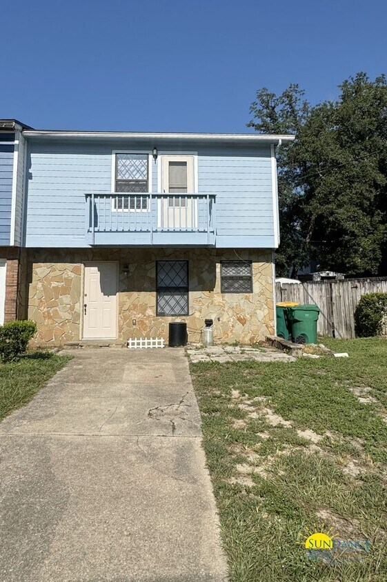 Foto principal - End-Unit 2 Bedroom Townhouse in Fort Walto...