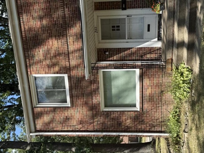 Building Photo - 2137 Woodland St NE