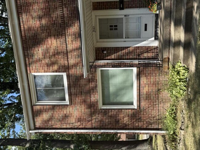 Foto del edificio - 2137 Woodland St NE
