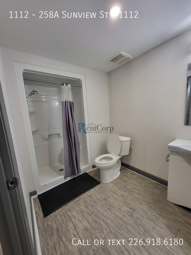 Building Photo - 258A-258A Sunview St