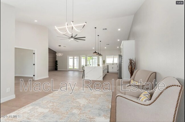 Foto del edificio - 10934 E Becker Ln
