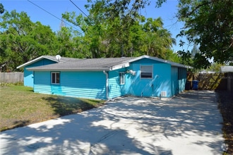 Building Photo - 403 Pinewood Ave