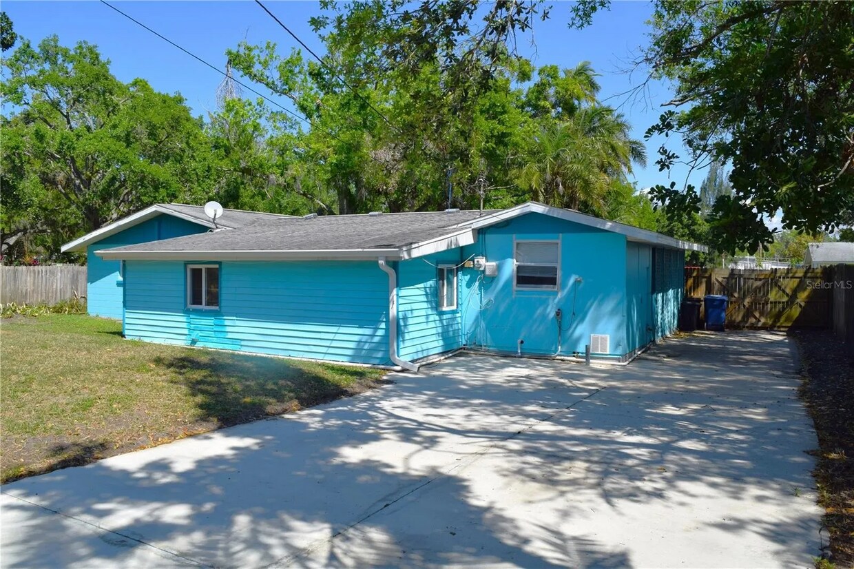 Foto principal - 403 Pinewood Ave