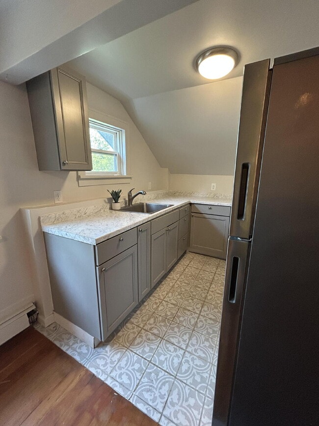 Building Photo - "Charming 2-Bedroom Haven in the Heart of ...