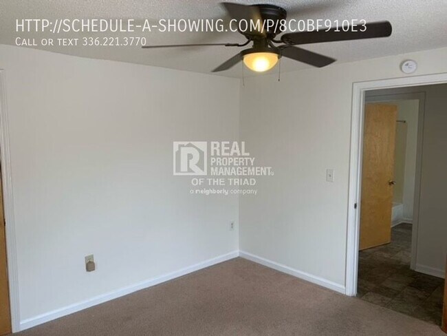 Building Photo - Spacious 3BR/1BA in Greensboro!