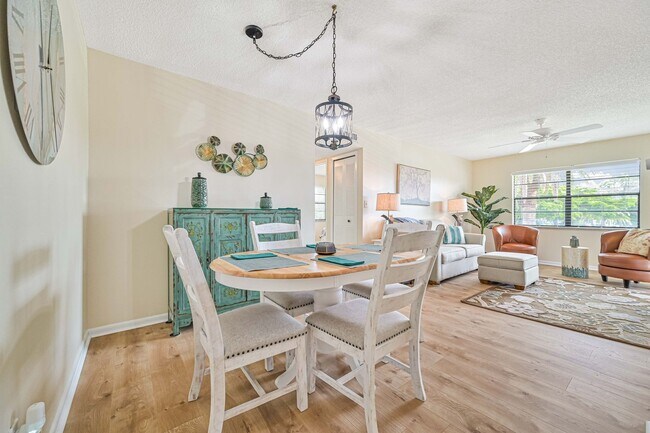Foto del edificio - 6108 Whiskey Creek Dr