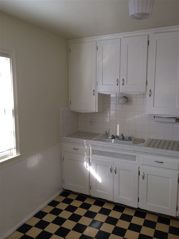 Foto del edificio - 1 br, 1 bath Apartment - 321 E. 5th Street