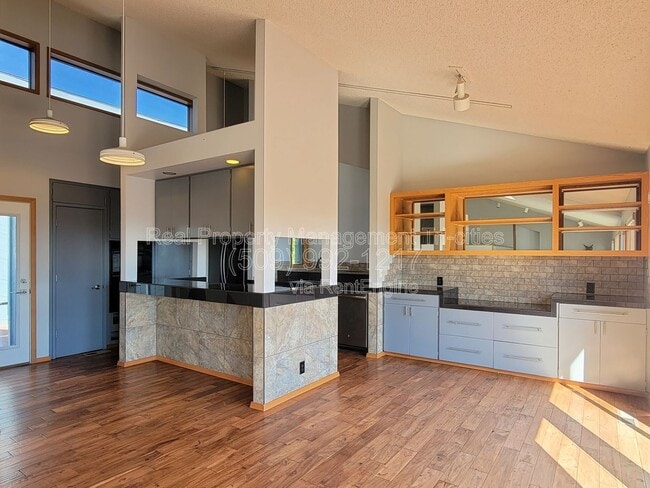 Foto del edificio - 600 W 26th Pl