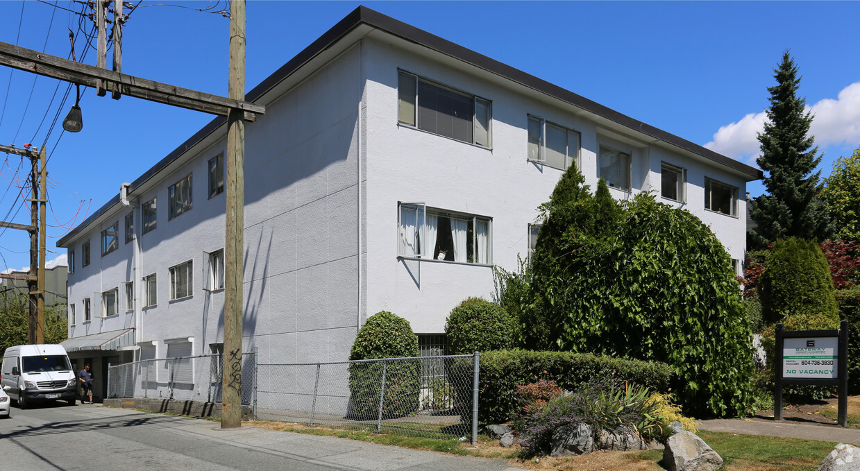 Building Photo - La Sherrie Apartments