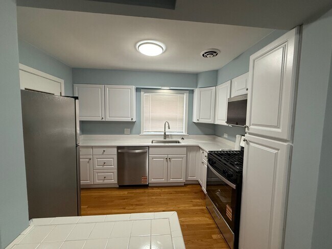 Foto del edificio - 1633 W Glenlake Ave