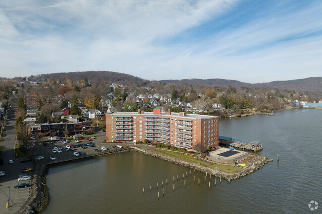 Aerial Photo - Rivercrest Cooperative Residences