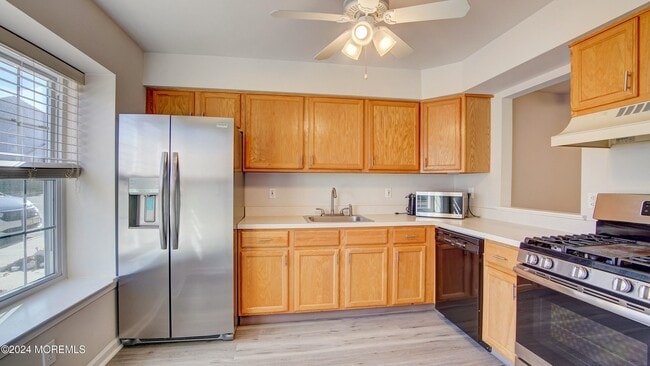 Foto del edificio - 27 Haverford Ct