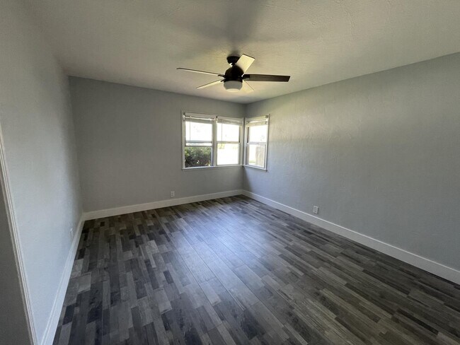 Foto del edificio - 1520 W 22nd St