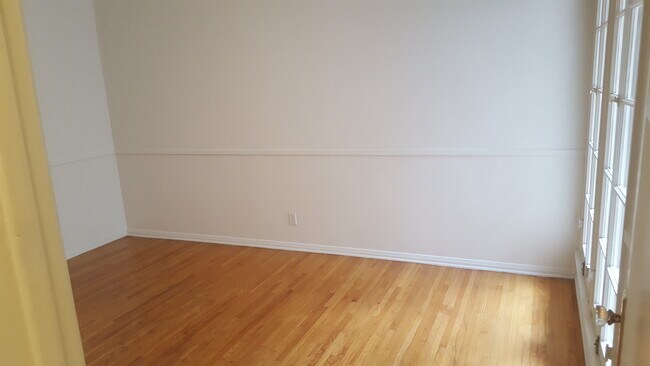 Foto del edificio - 648 S Burnside Ave