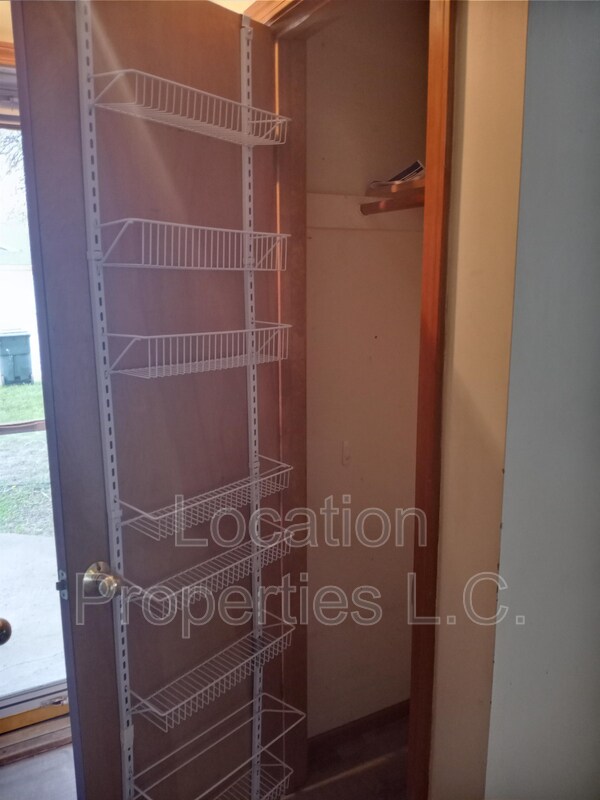 Building Photo - 4030 Overland Dr