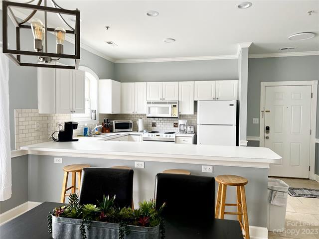 Foto del edificio - 8648 Coralbell Ln