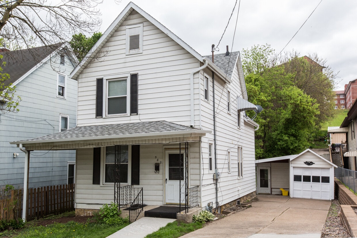 582 W 17th St, Dubuque, IA 52001 House Rental in Dubuque, IA