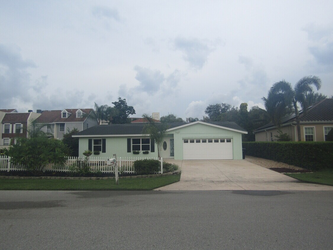 Foto principal - 736 Cadiz Rd
